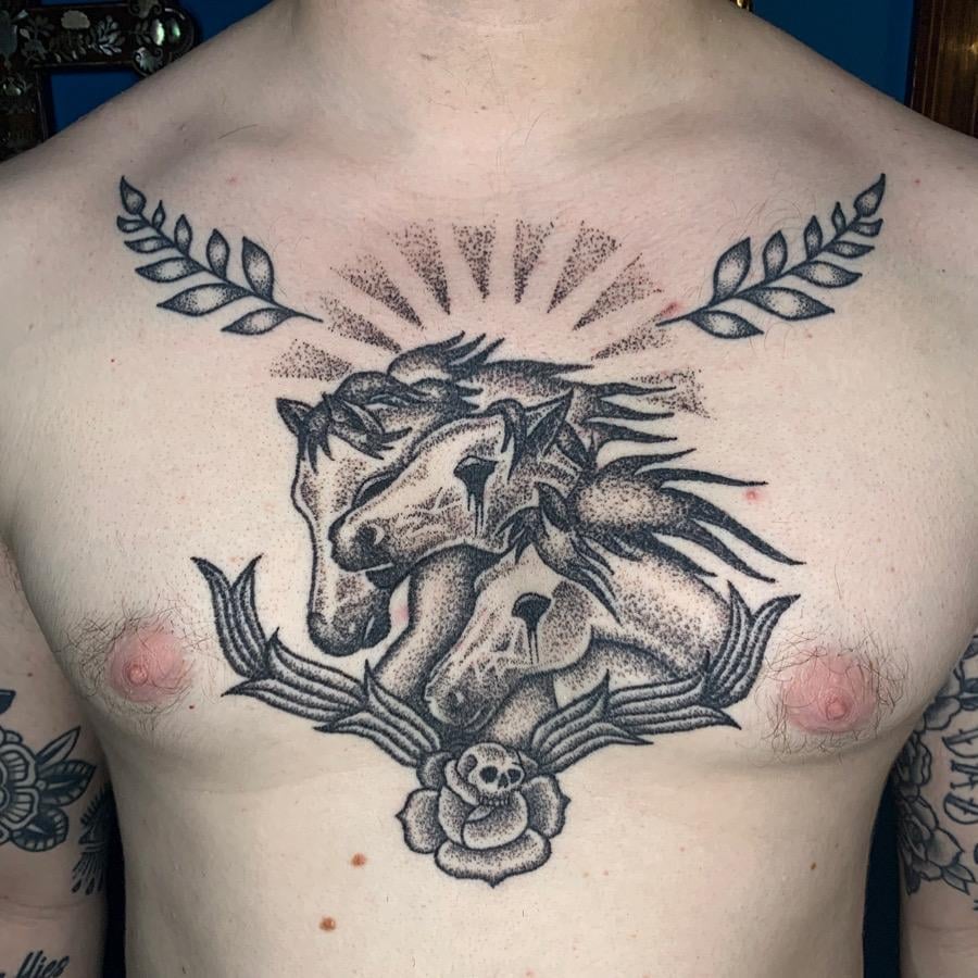 tattoo torse chest chevaux apocalypse au handpoke strasbourg